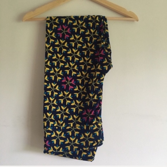 LuLaRoe Tall and Curvy Legging Bundle (3 pair) - Picture 10 of 13